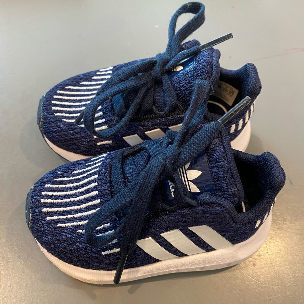 Adidas kids - size 4 navy - adidas original